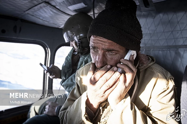 (تصاویر) عملیات نجات چوپانان از دل کوه‌های برفی زنجان